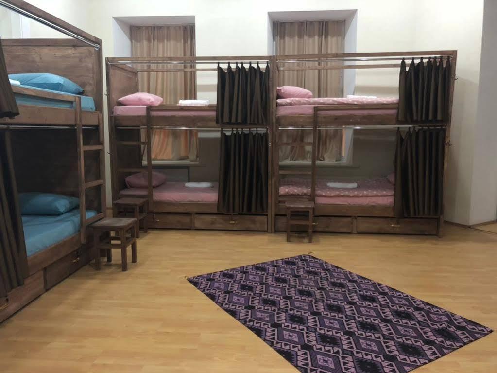 Capital Hostel Баку Екстериор снимка