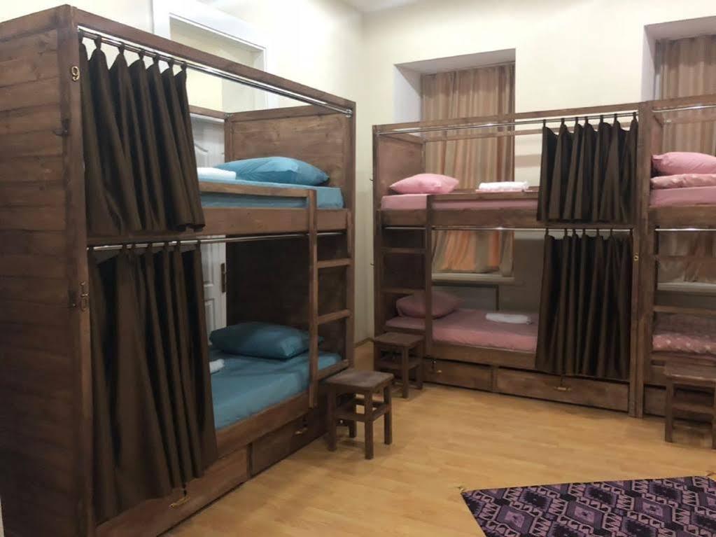 Capital Hostel Баку Екстериор снимка